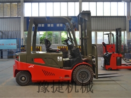 中国叉车和高空作业星空体育登录入口官网（中国）-官方网站
租赁市场蓄势待发